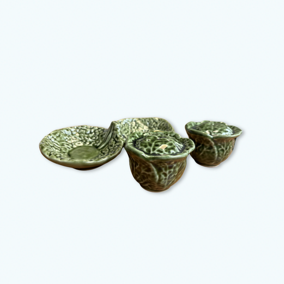 Salière et poivrière en forme de feuille de chou