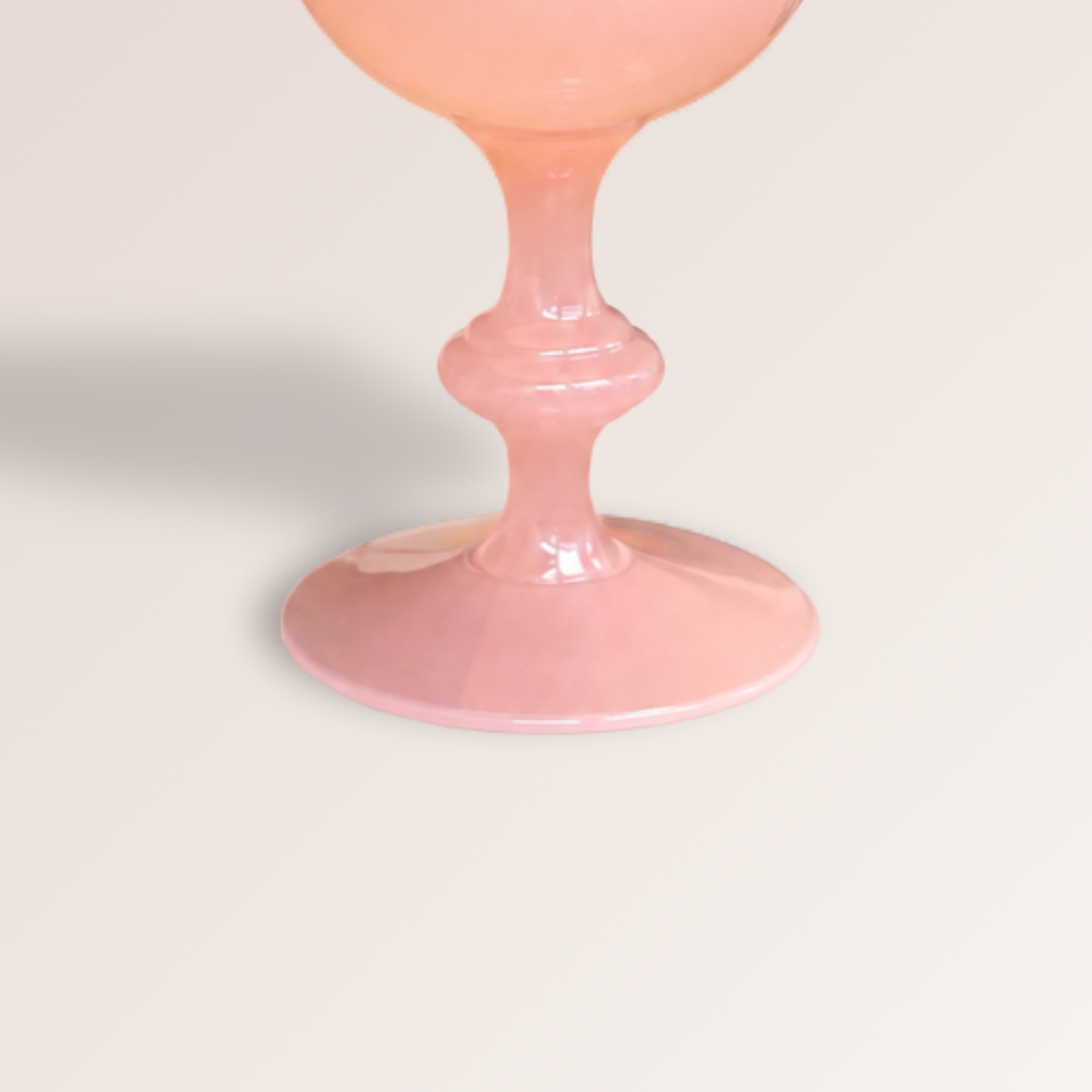 Coupe décorative en opaline rose