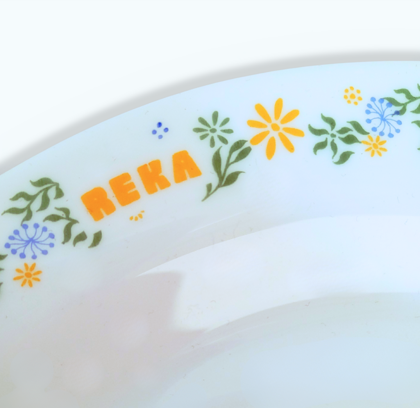 Assiette Arcopal Reka – Motif fleuri vintage