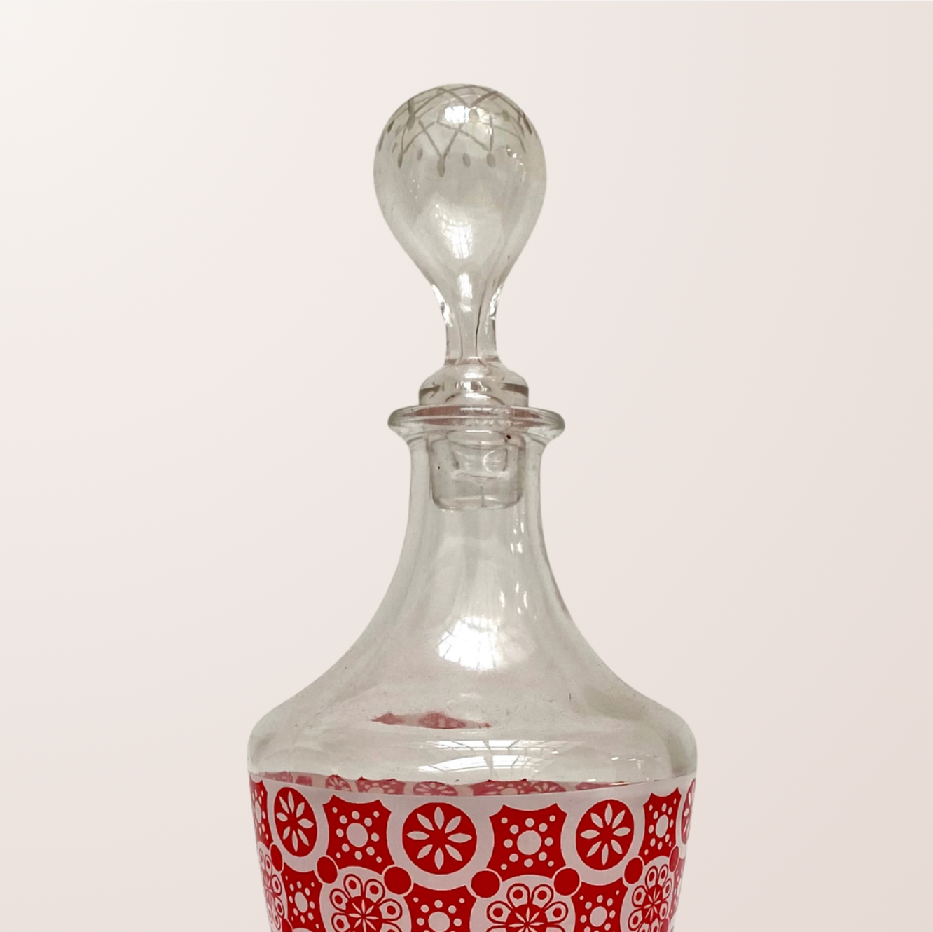 Carafe vintage années 70 – Motif rouge | Verrerie rétro