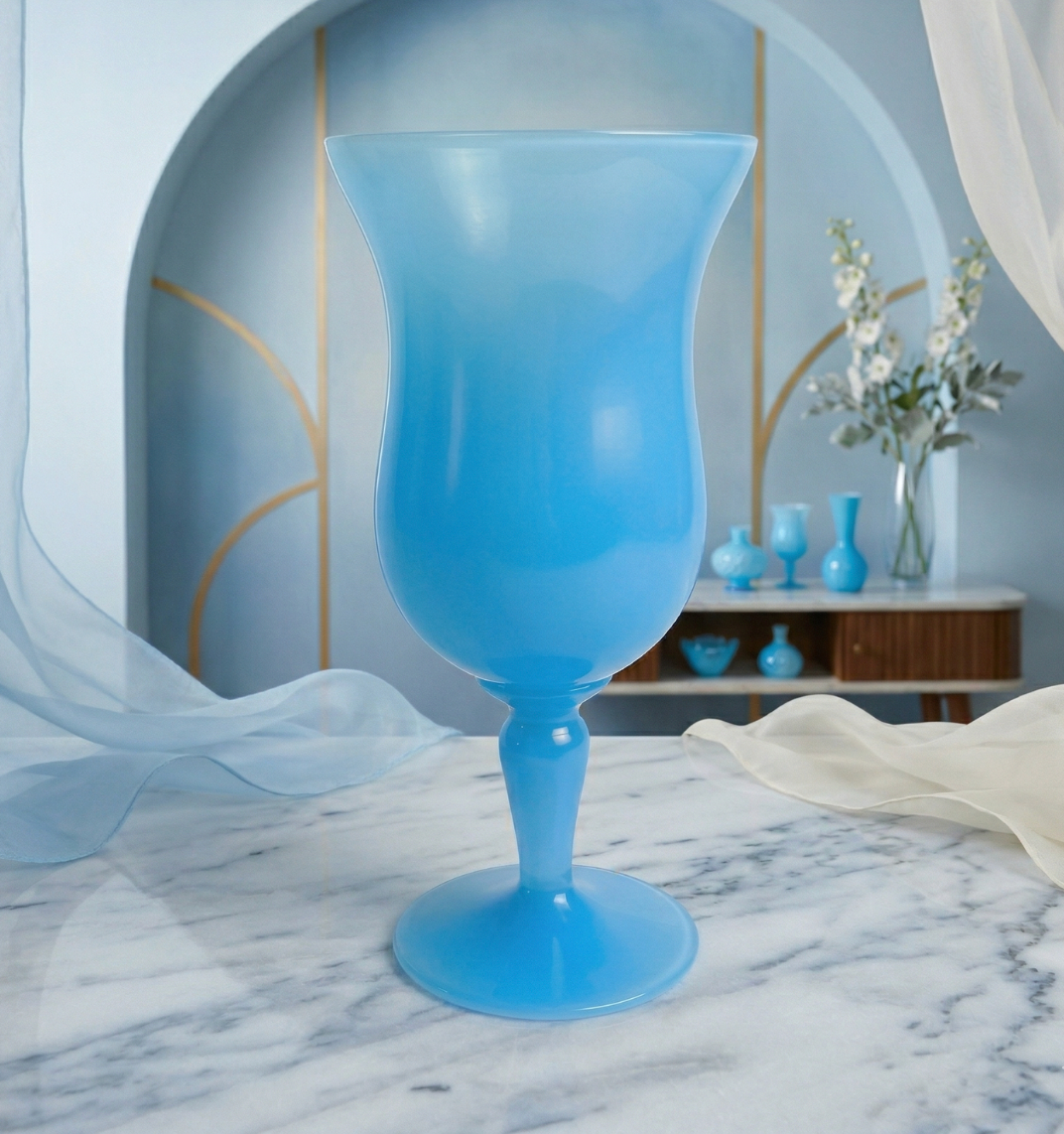 Coupe décorative en opaline bleue