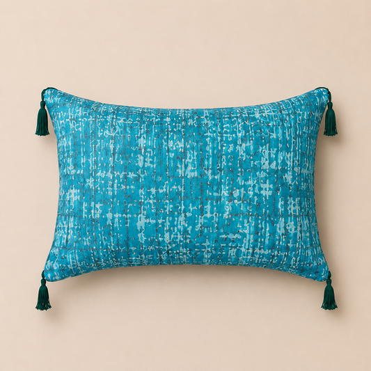 Coussin décoratif réversible turquoise à motif texturé avec pampilles – vue de face