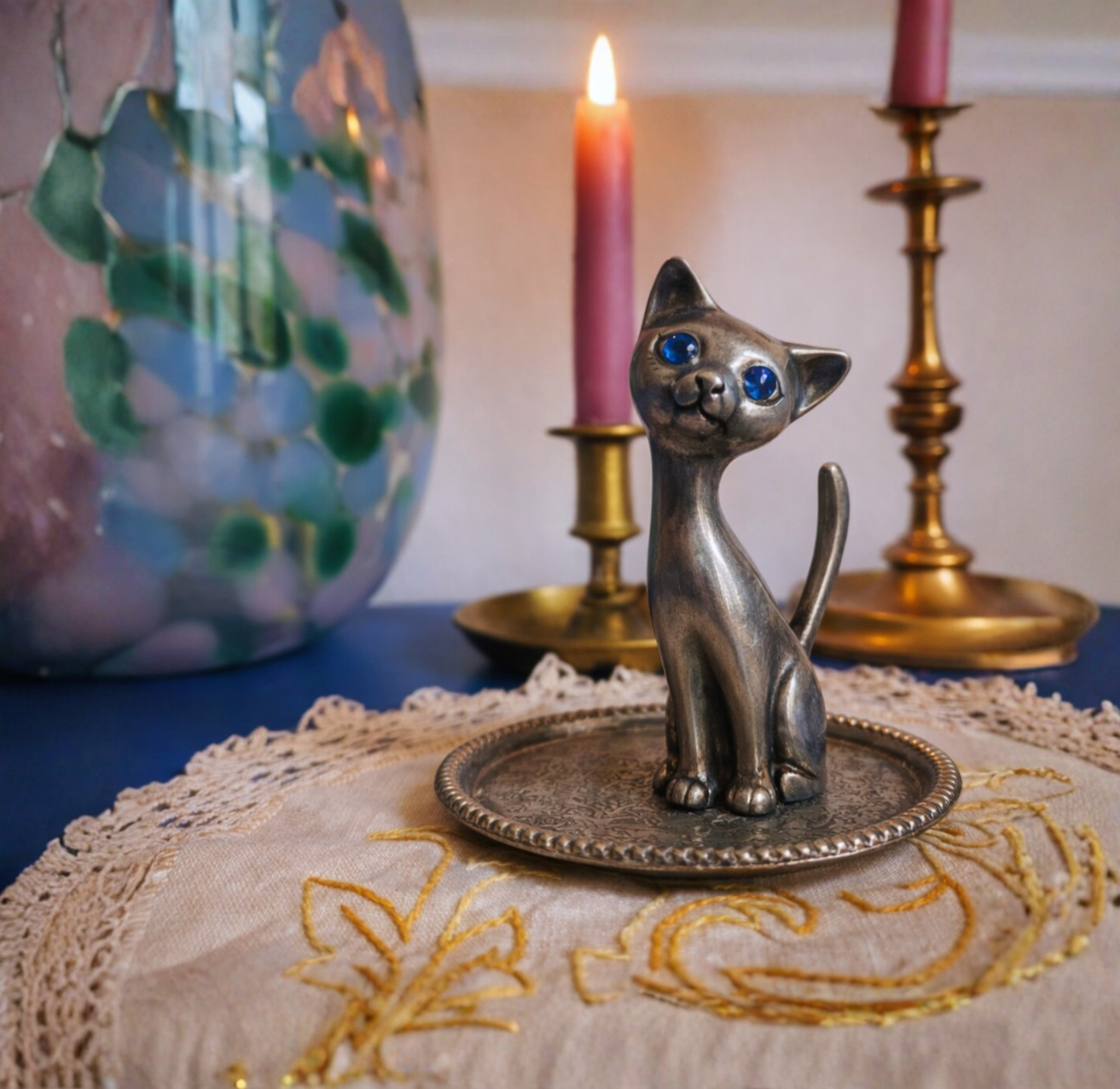 Porte-bijoux ancien en métal argenté – Chat vintage Movitex