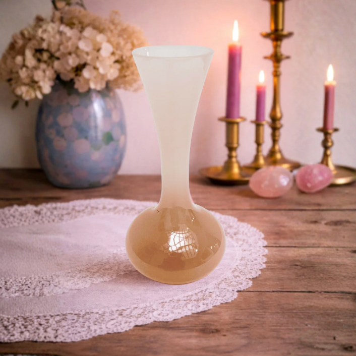 Petit soliflore en opaline rose – Forme goutte