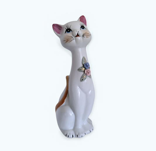 Statuette de chat en porcelaine