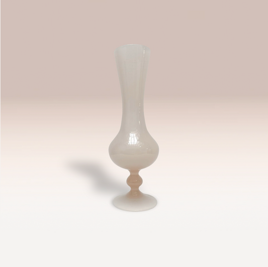 Vase en opaline rose légé - Pied travaillé