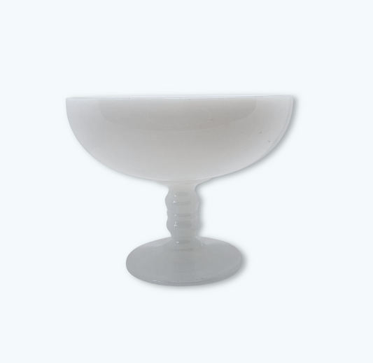 Coupe vintage en opaline blanche