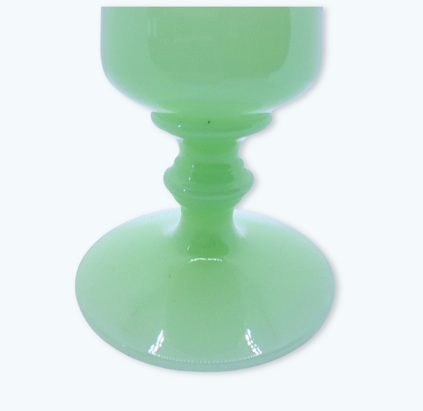 Vase en opaline vert – Élégance rétro