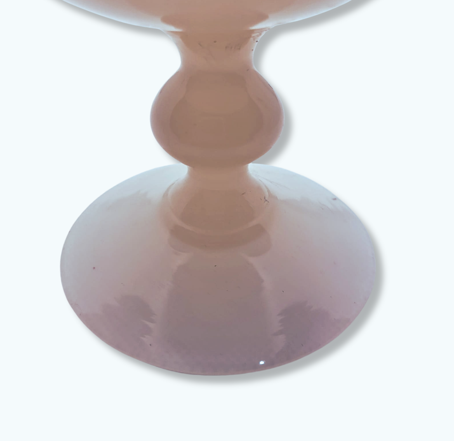 Vase en opaline rose légé - Pied travaillé